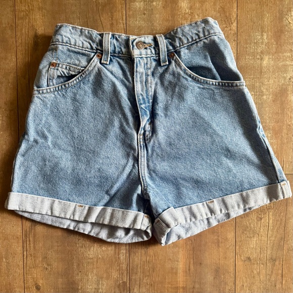 Levi’s Vintage 90’s 954 Orange Tag High Rise Mom Jean Light Wash Denim Shorts - Picture 1 of 6